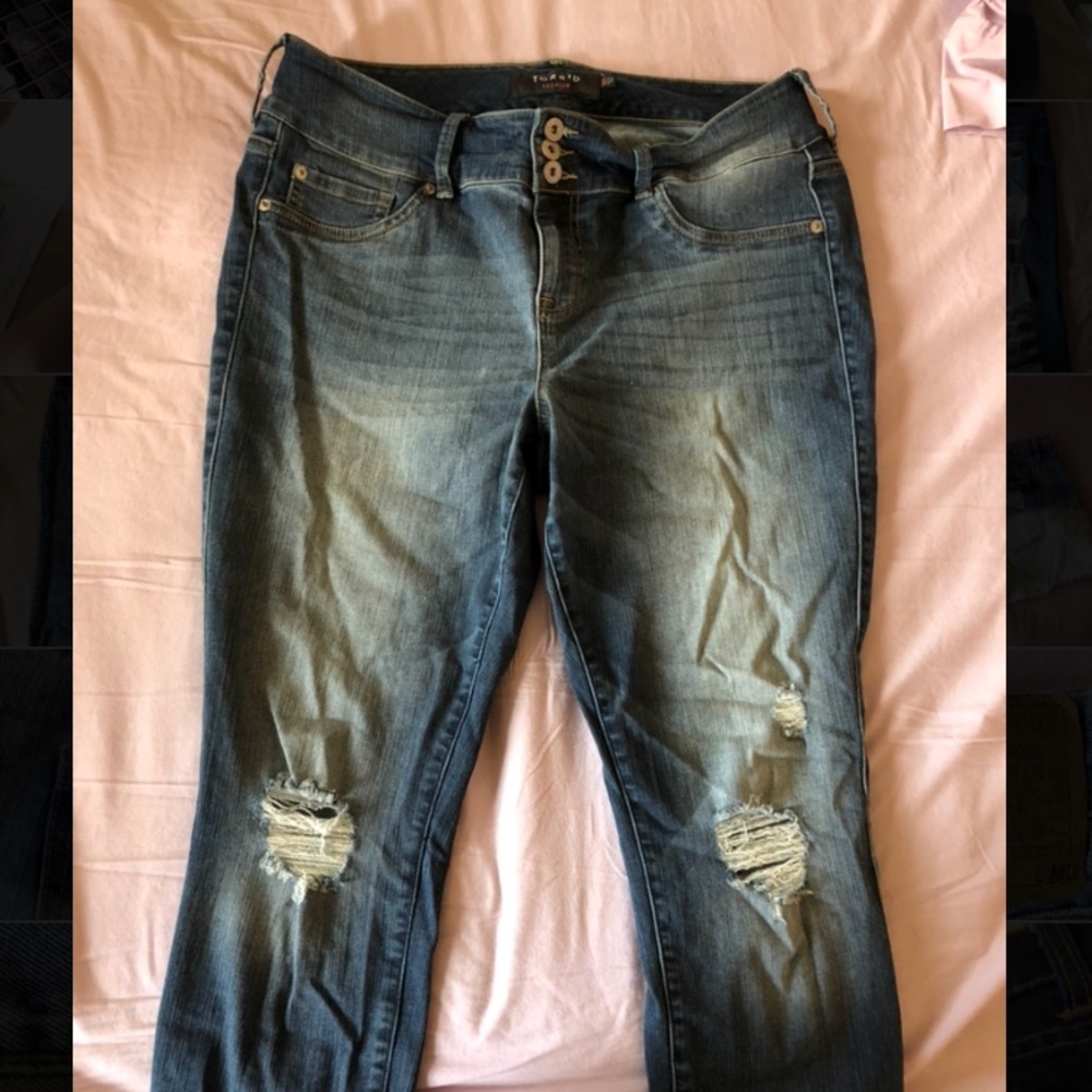 High waisted ripped jeans